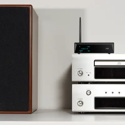 Old speakers are upgraded to wireless speakers with a blafili receiver