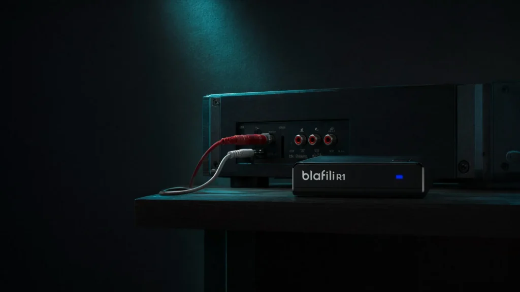 Bluetooth receiver connected to a vintage amplifier through the RCA input